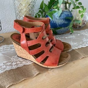 NWOT Sofft Coral wedges
